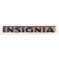 Napis ''Insignia '' na tył Insignia.